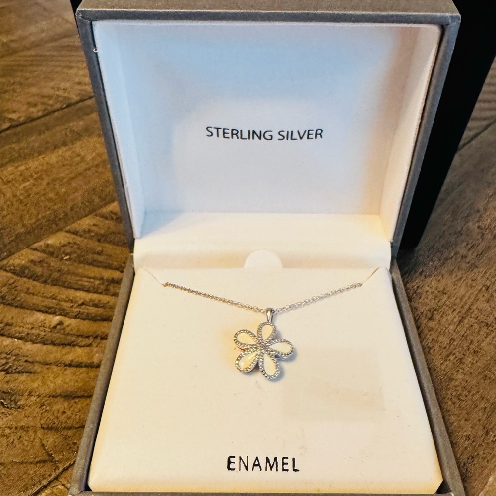 Sterling Silver Enamel White Flower Rhinestone Pendant Necklace‎ New